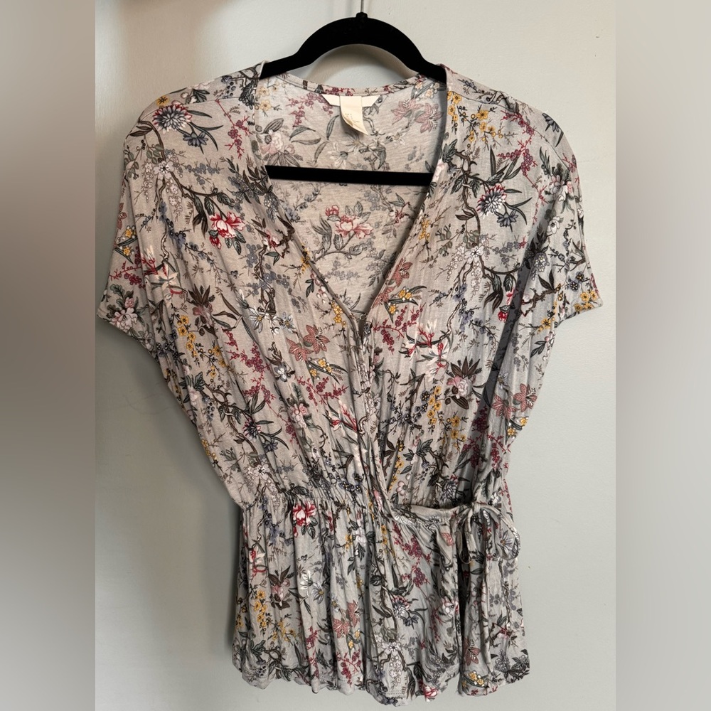 H&M Gray Floral Blouse
